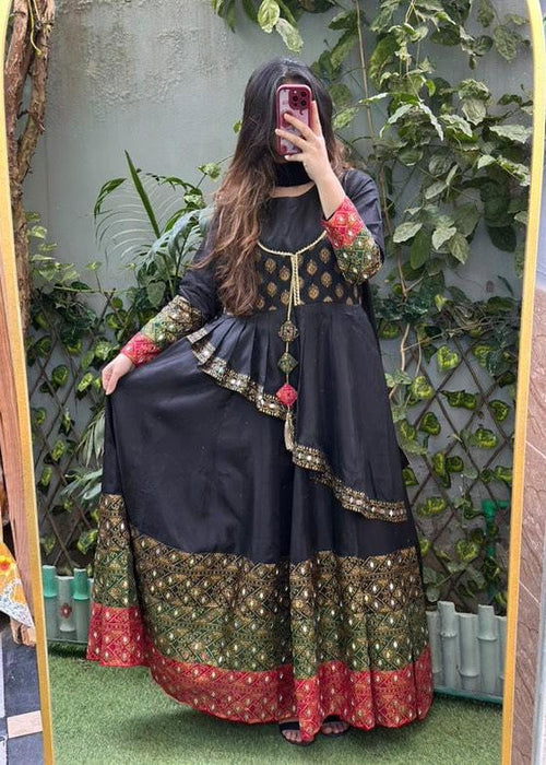 1 Mahoor Haven - gul bano 4pc 0053